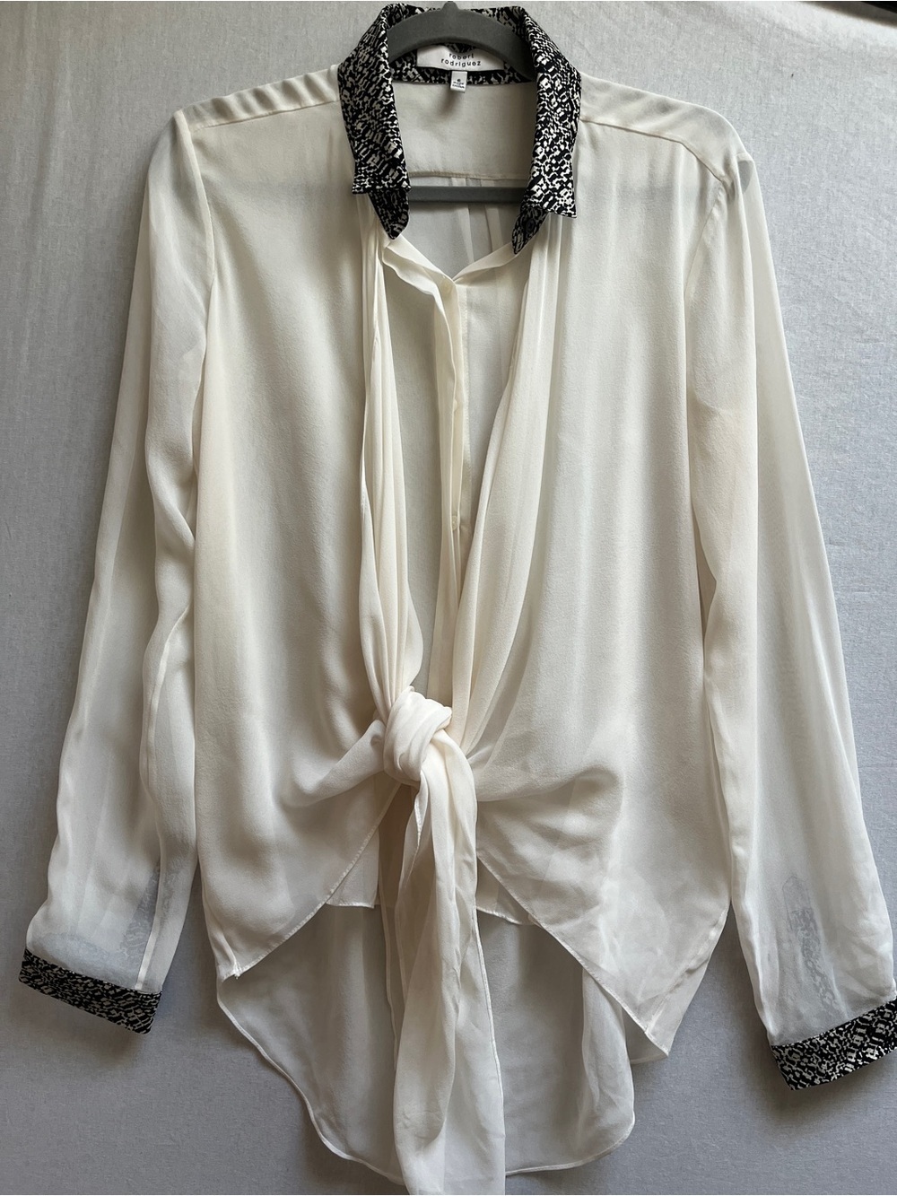 Robert Rodriguez 100% Silk Tie Front Blouse Contrast Collar Size 6